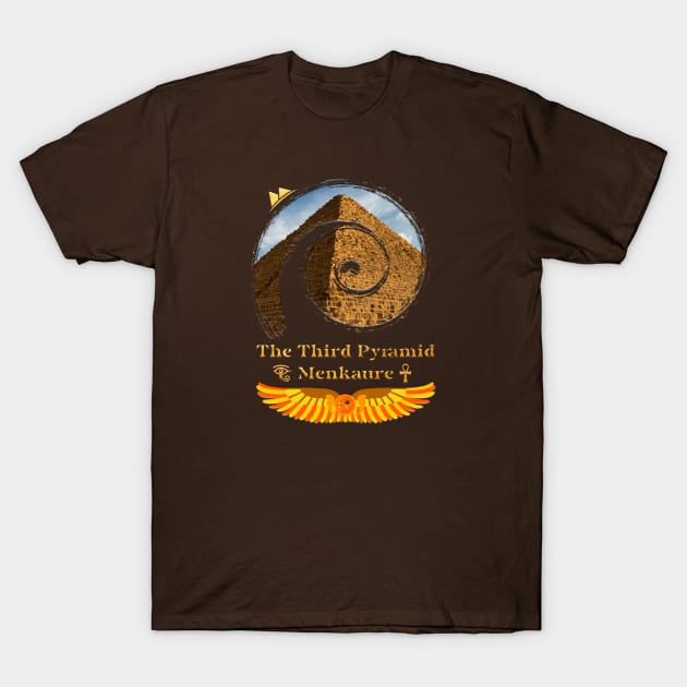 Third Pyramid in Giza, Egypt: Menkaure V02 T-Shirt by Da Vinci Feather